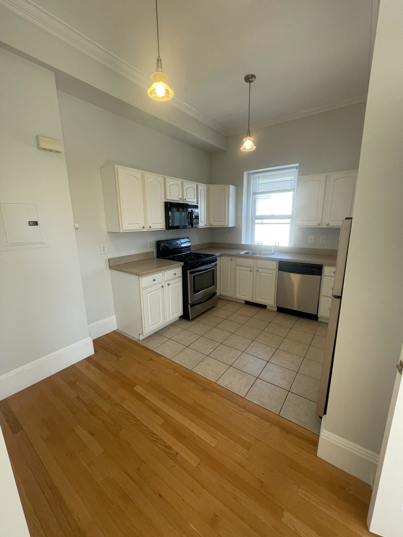 1 bed, 1 bath apartment for rent at 722 6th St Unit 3R, South Boston — photo 14 of 28