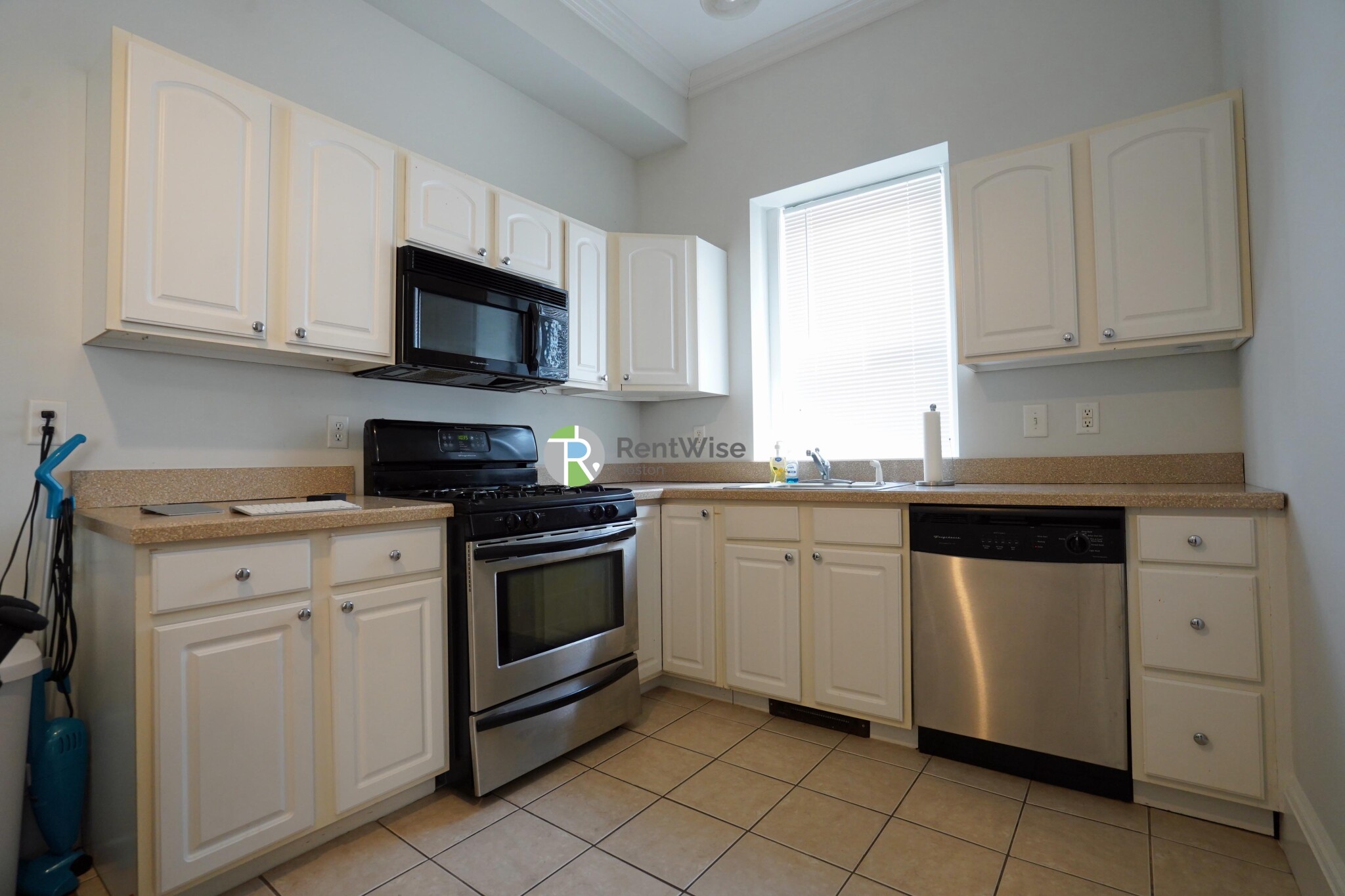 1 bed, 1 bath apartment for rent at 722 6th St Unit 3R, South Boston — photo 12 of 28