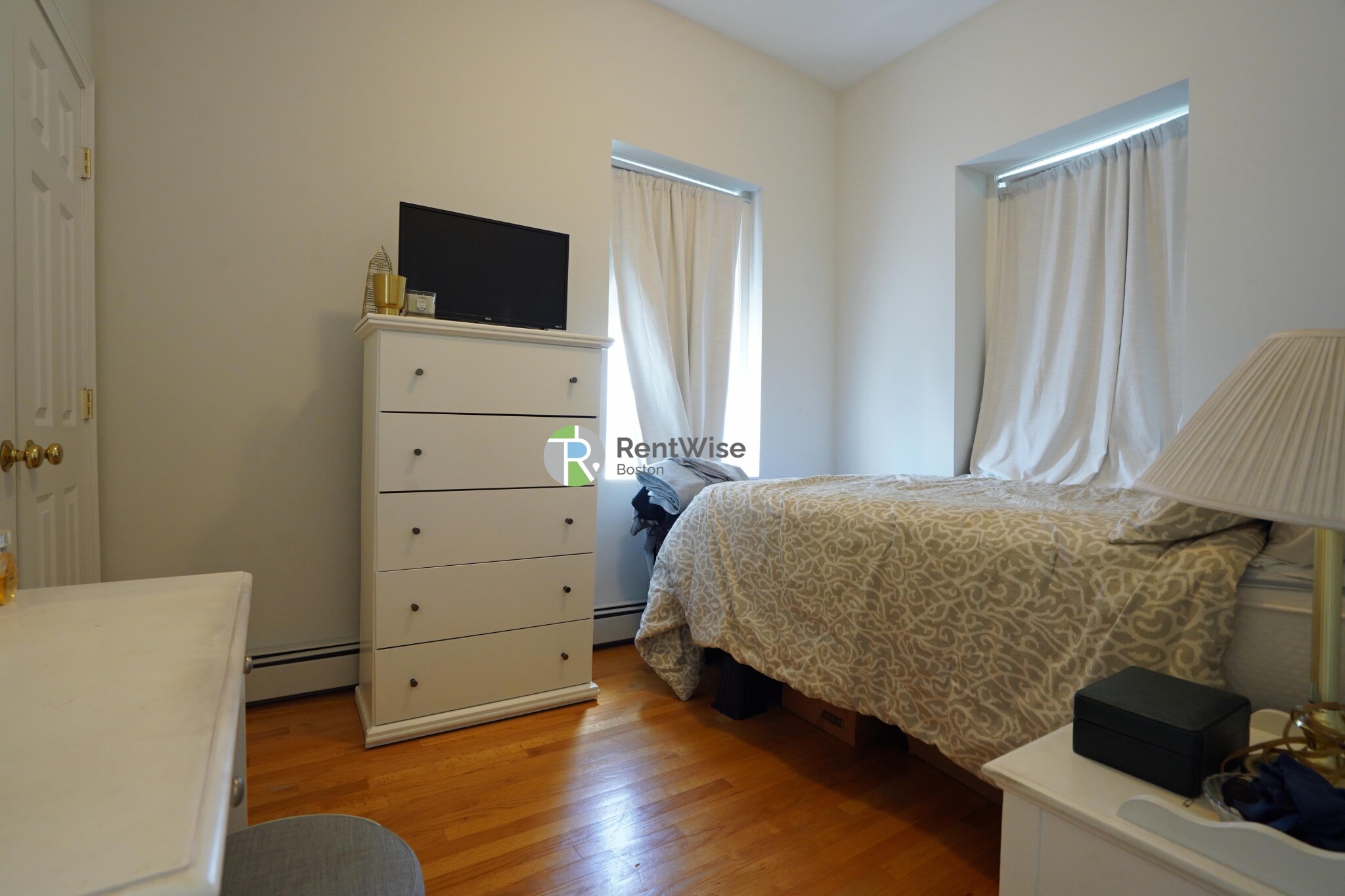 1 bed, 1 bath apartment for rent at 722 6th St Unit 3R, South Boston — photo 4 of 28