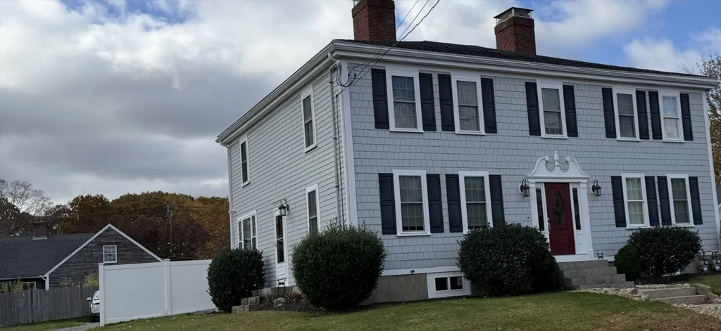 3 bed, 2 bath apartment for rent at 722 Lowell St Unit A, Peabody — photo 3 of 40