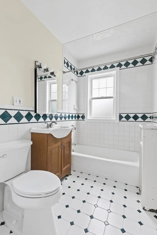 3 bed, 1 bath apartment for rent at 723-725 Fellsway Unit 2, Wellington — photo 15 of 22