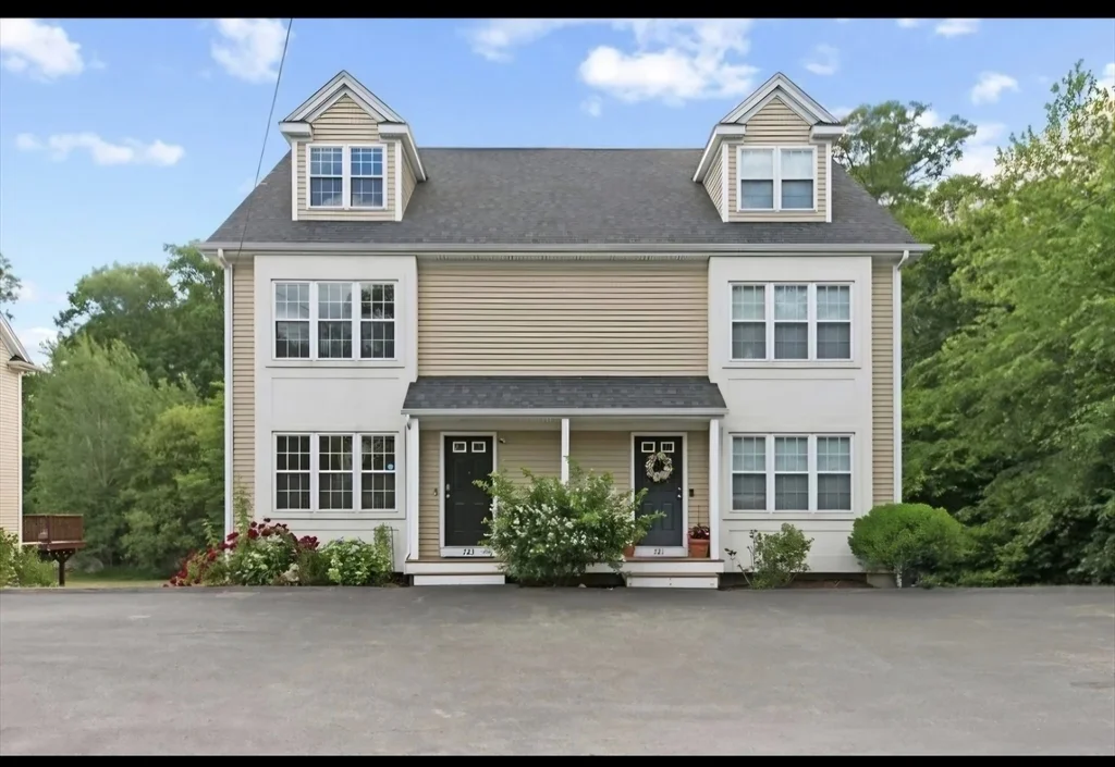 3 bed, 1 bath apartment for rent at 723 County St Unit 723, Attleboro — photo 1 of 21