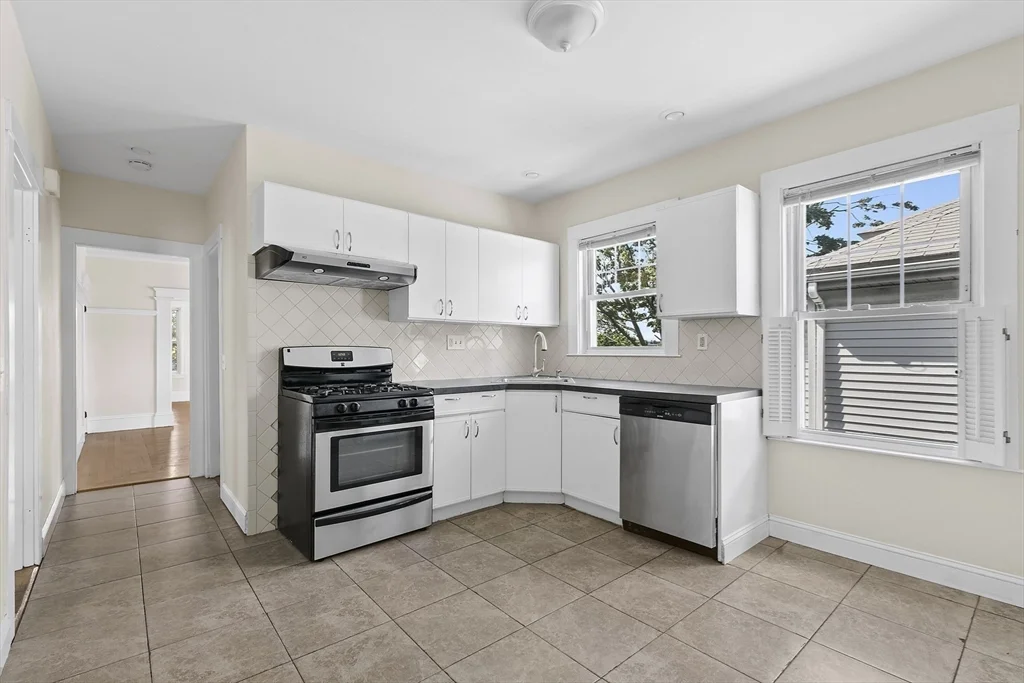 3 bed, 1 bath apartment for rent at 723 Fellsway Unit 2, Wellington — photo 5 of 20
