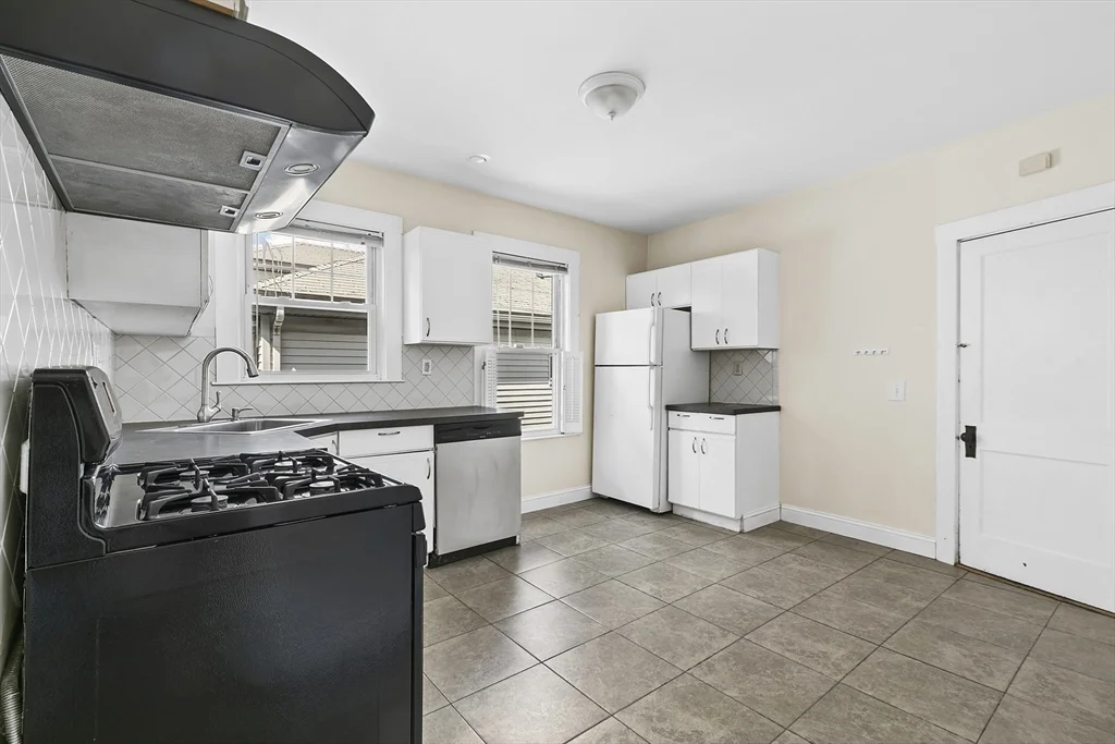 3 bed, 1 bath apartment for rent at 723 Fellsway Unit 2, Wellington — photo 6 of 20