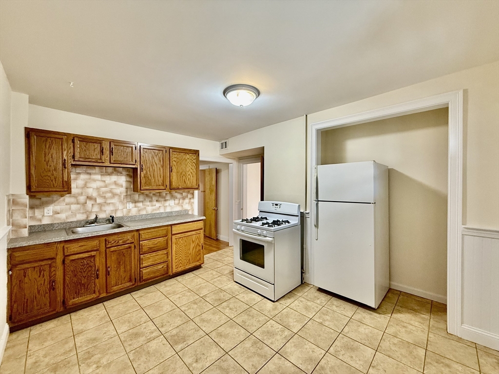2 bed, 1 bath apartment for rent at 724 Cambridge St Unit 2, Wellington-Harrington — photo 14 of 21