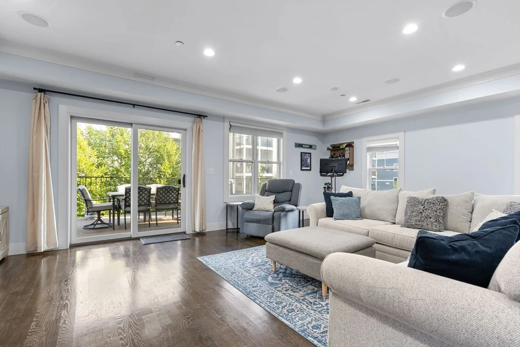 3 bed, 2 bath apartment for rent at 724 East 2nd St Unit 2, South Boston — photo 7 of 31