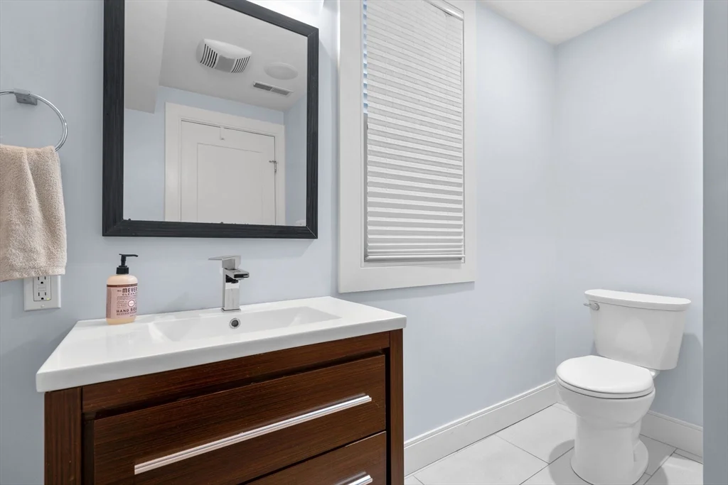 3 bed, 2 bath apartment for rent at 724 East 2nd St Unit 2, South Boston — photo 31 of 31