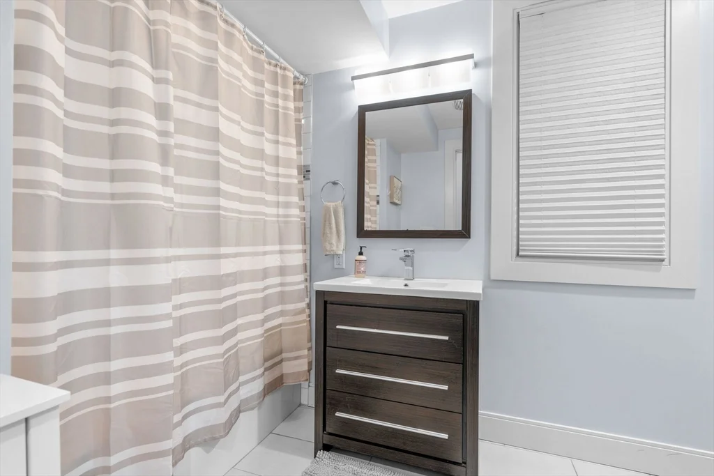 3 bed, 2 bath apartment for rent at 724 East 2nd St Unit 2, South Boston — photo 30 of 31