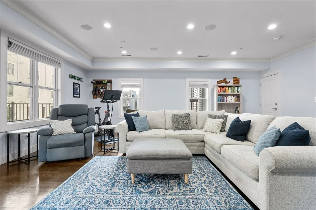 3 bed, 2 bath apartment for rent at 724 East 2nd St Unit 2, South Boston — photo 8 of 31
