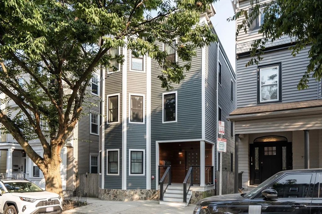 3 bed, 2 bath apartment for rent at 724 East 2nd St Unit 2, South Boston — photo 2 of 31
