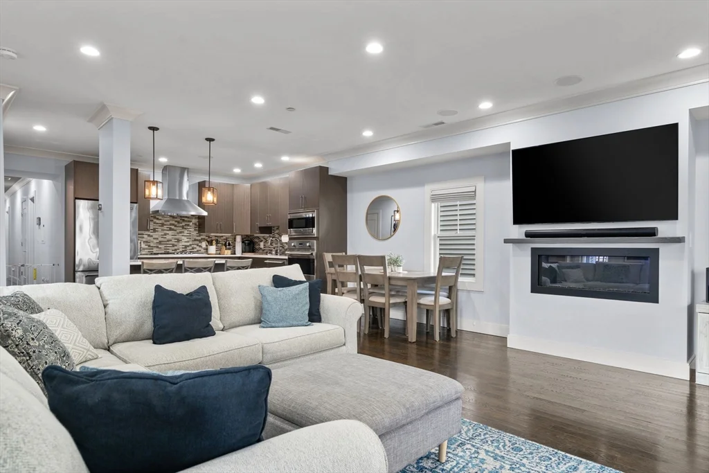3 bed, 2 bath apartment for rent at 724 East 2nd St Unit 2, South Boston — photo 10 of 31
