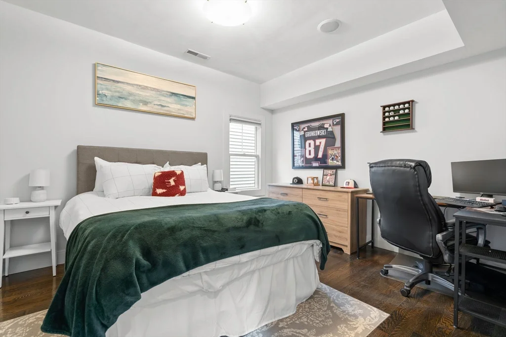 3 bed, 2 bath apartment for rent at 724 East 2nd St Unit 2, South Boston — photo 27 of 31