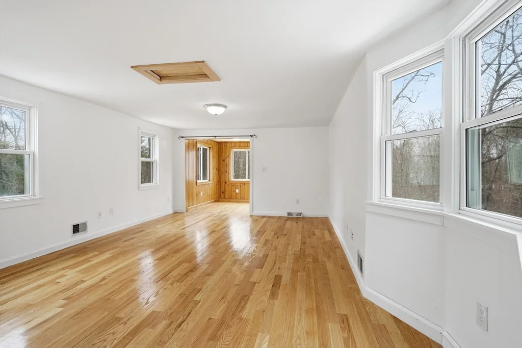 4 bed, 2 bath apartment for rent at 724 Linwood St Unit 724, Abington — photo 8 of 23