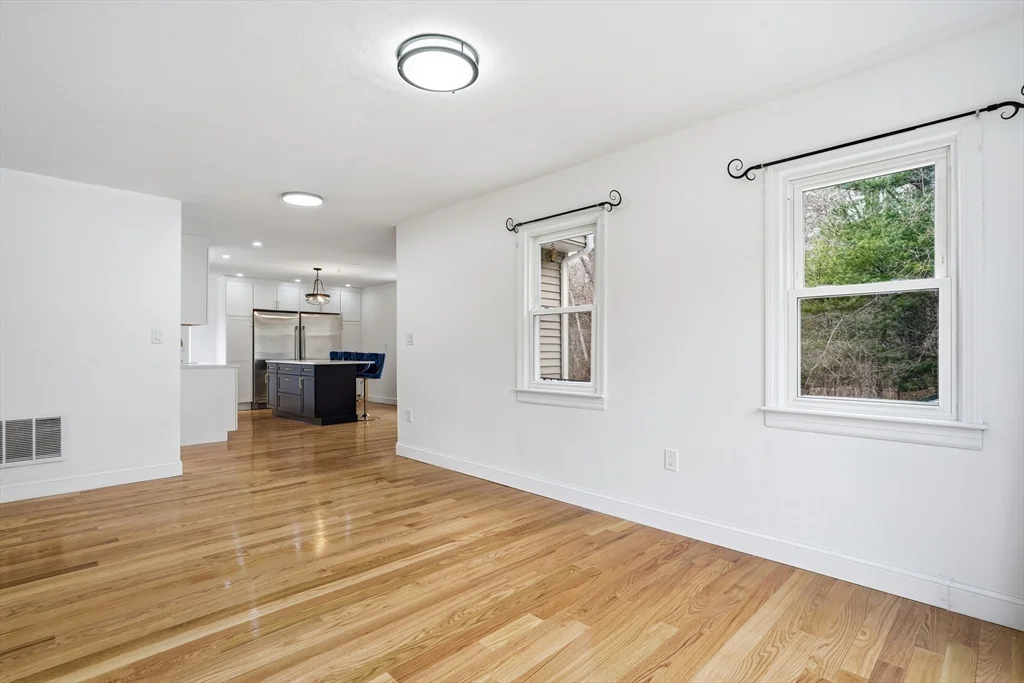 4 bed, 2 bath apartment for rent at 724 Linwood St Unit 724, Abington — photo 14 of 23