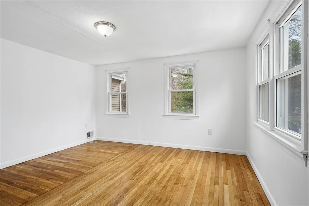 4 bed, 2 bath apartment for rent at 724 Linwood St Unit 724, Abington — photo 12 of 23