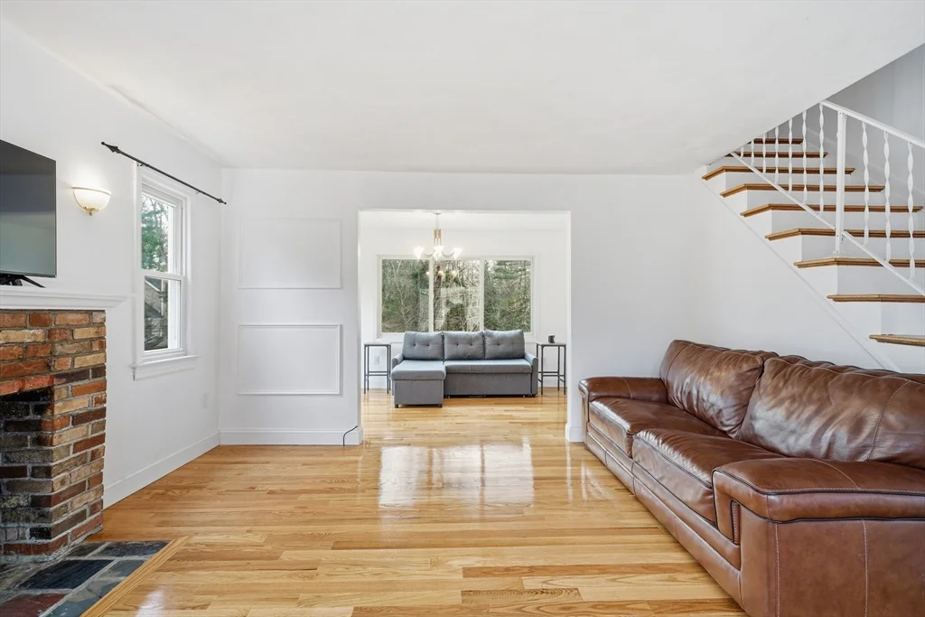 4 bed, 2 bath apartment for rent at 724 Linwood St Unit 724, Abington — photo 4 of 23