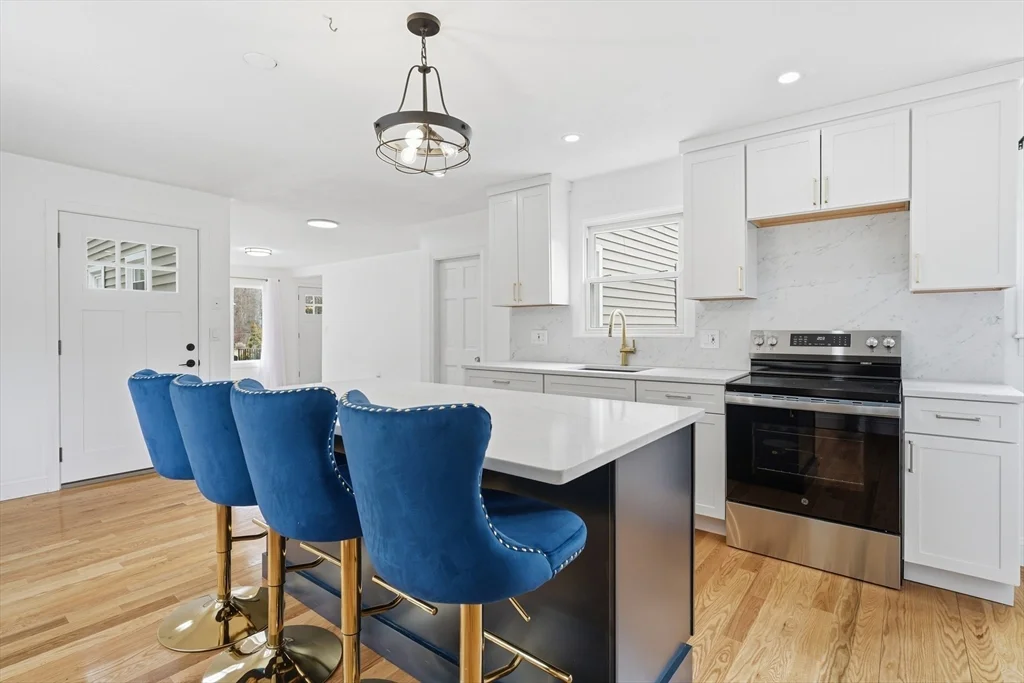 4 bed, 2 bath apartment for rent at 724 Linwood St Unit 724, Abington — photo 1 of 23