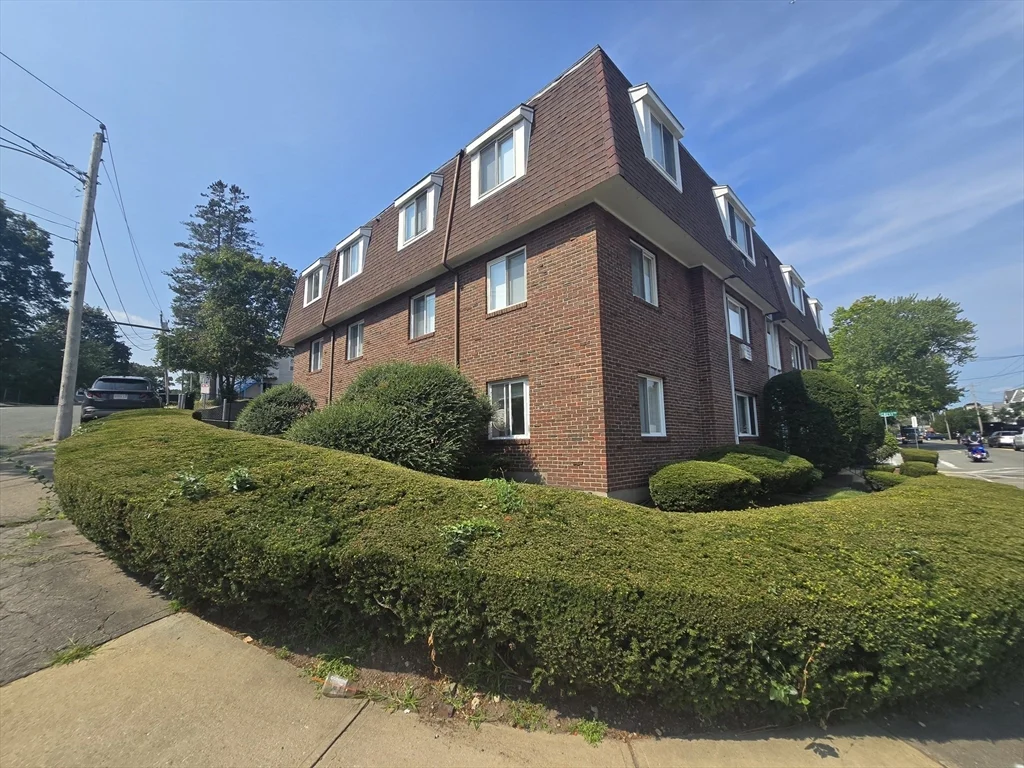 2 bed, 1 bath apartment for rent at 725 Broad St Unit 4, Weymouth
