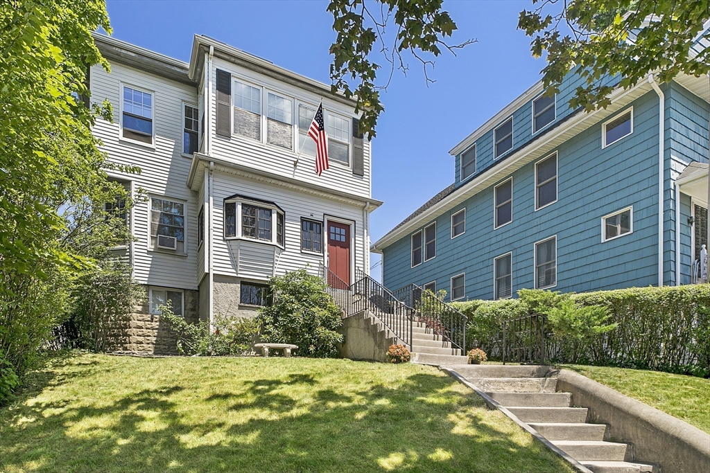 3 bed, 2 bath apartment for rent at 725 Fellsway Unit 1, Wellington — photo 2 of 22