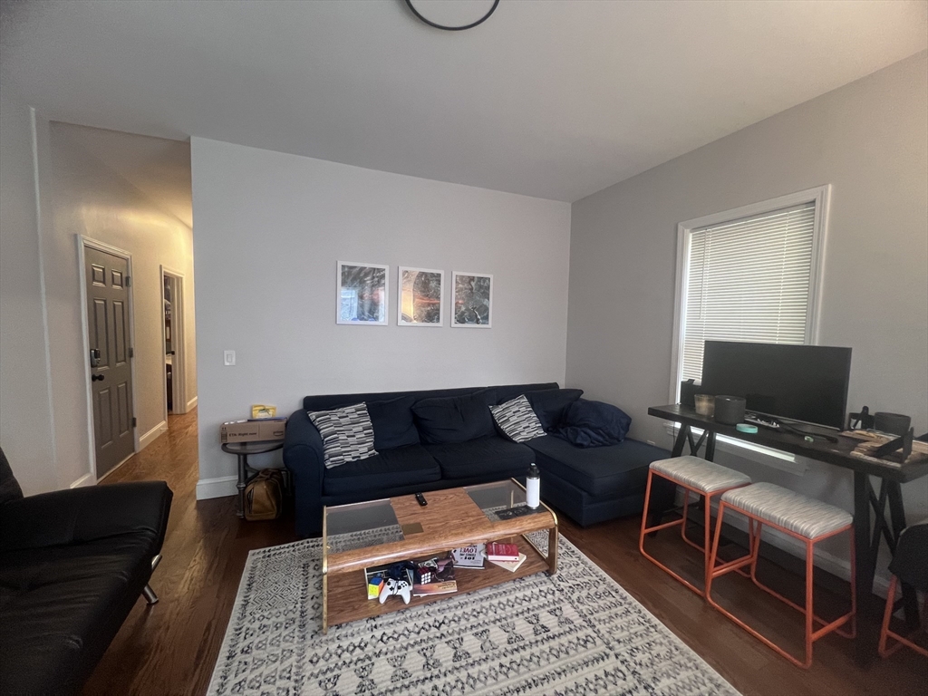 4 bed, 2 bath apartment for rent at 726 East 2nd Unit 1, South Boston — photo 6 of 19