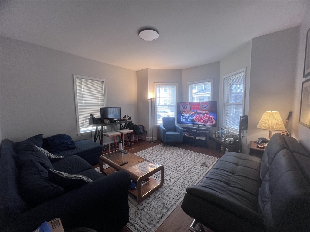 4 bed, 2 bath apartment for rent at 726 East 2nd Unit 1, South Boston — photo 5 of 19