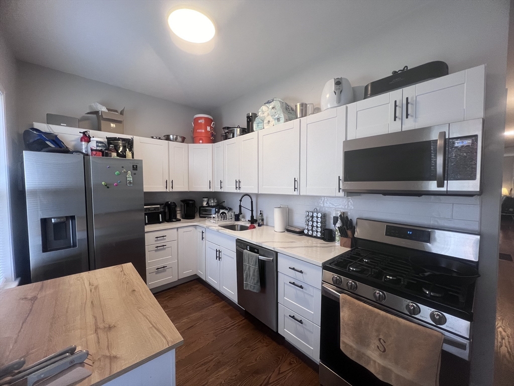 4 bed, 2 bath apartment for rent at 726 East 2nd Unit 1, South Boston — photo 2 of 19