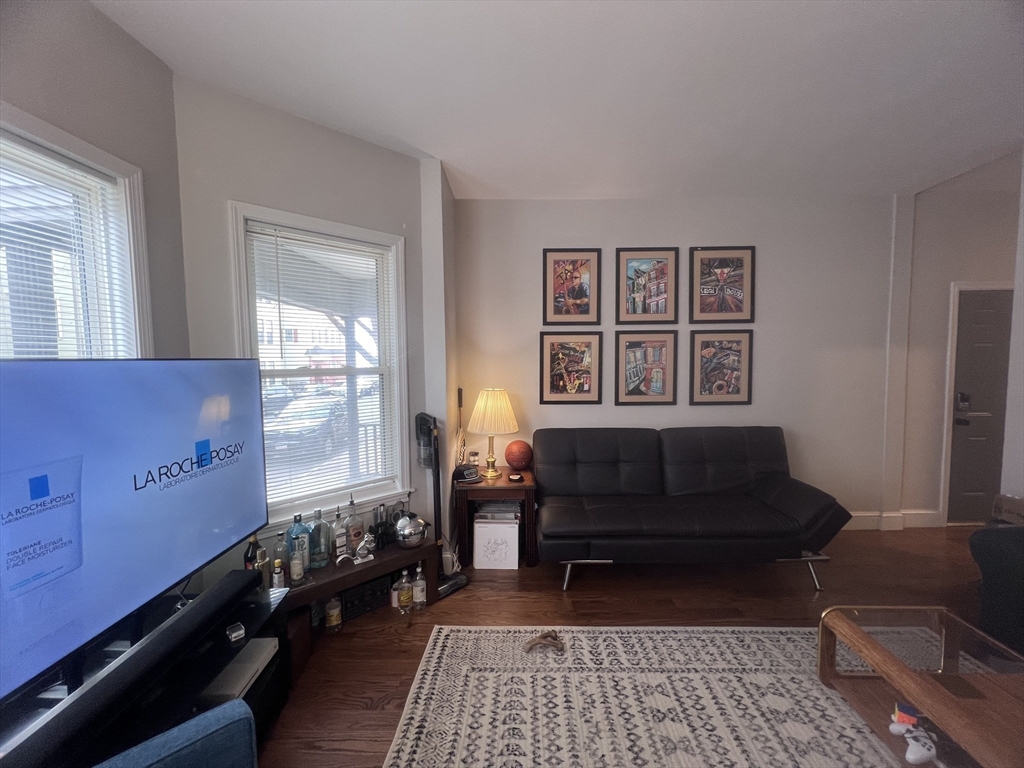 4 bed, 2 bath apartment for rent at 726 East 2nd Unit 1, South Boston — photo 4 of 19
