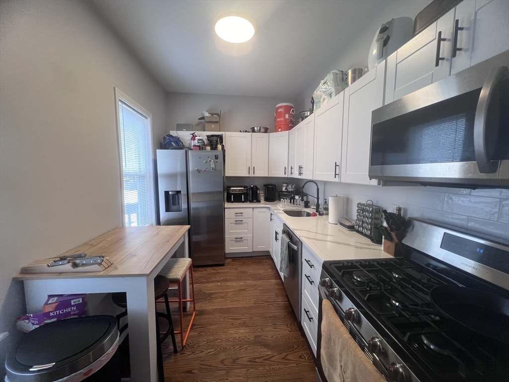 4 bed, 2 bath apartment for rent at 726 East 2nd Unit 1, South Boston — photo 3 of 19
