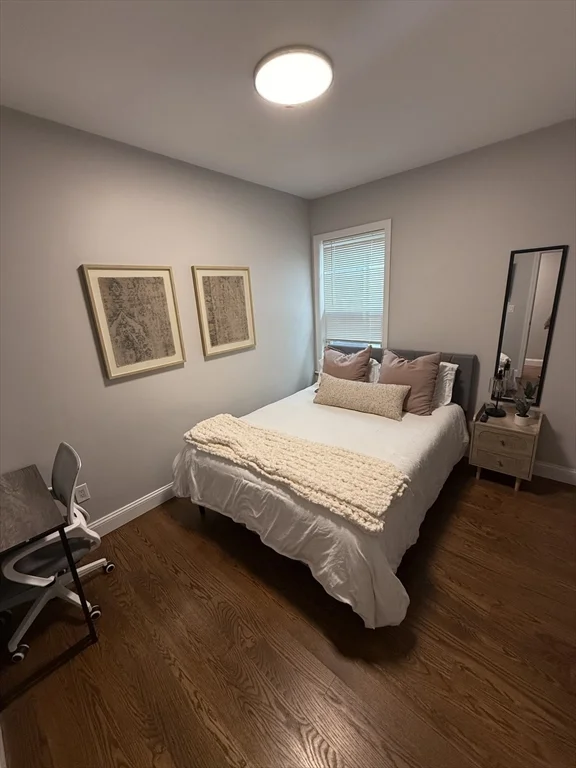 5 bed, 2 bath apartment for rent at 726 East 2nd Unit 2, South Boston — photo 4 of 16