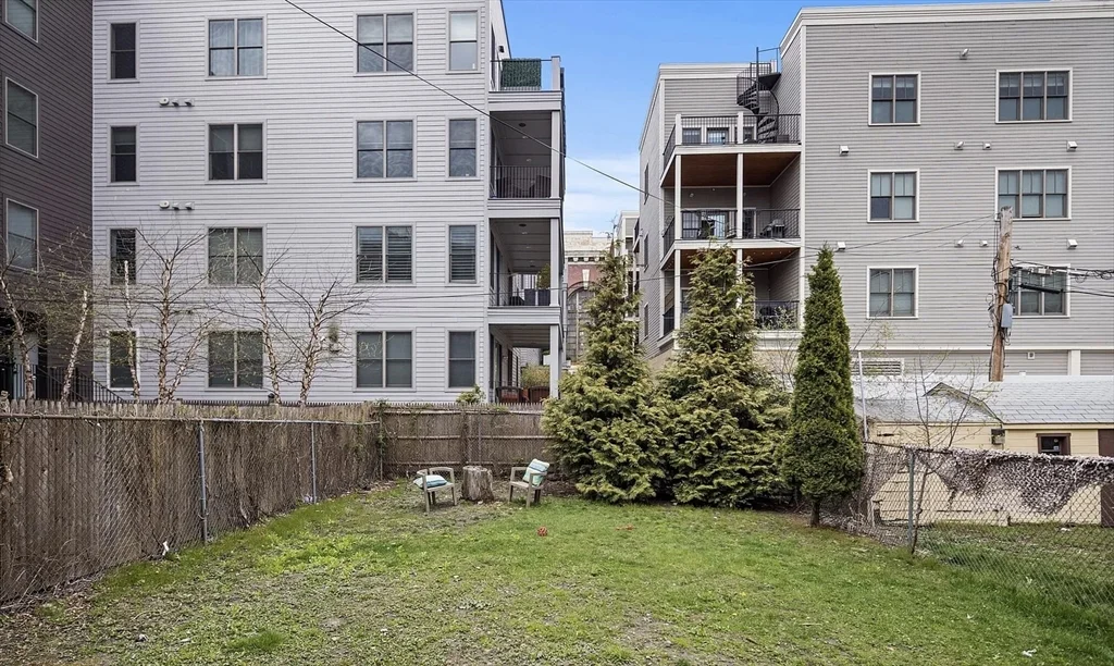 5 bed, 2 bath apartment for rent at 726 East 2nd Unit 2, South Boston — photo 13 of 16