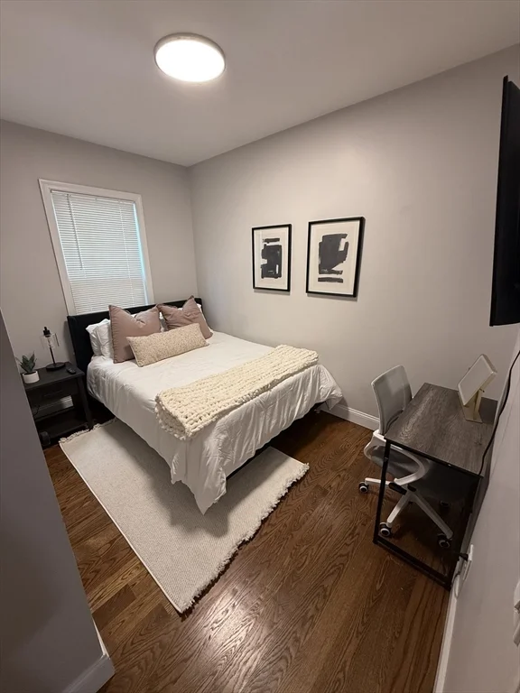 5 bed, 2 bath apartment for rent at 726 East 2nd Unit 2, South Boston — photo 7 of 16
