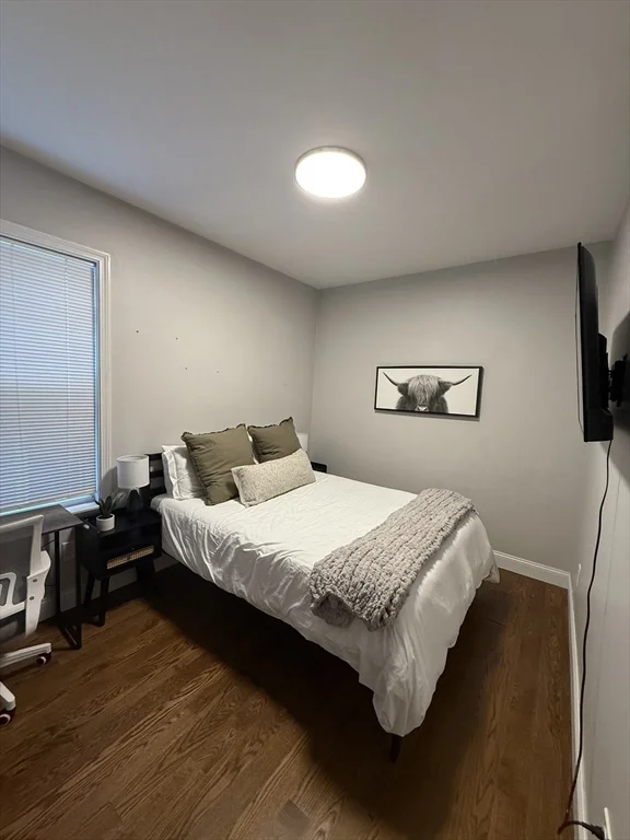 5 bed, 2 bath apartment for rent at 726 East 2nd Unit 2, South Boston — photo 8 of 16