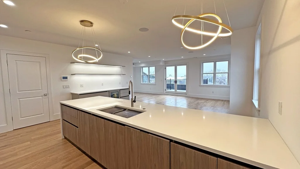 3 bed, 3.5 bath apartment for rent at 726 East 8th St Unit 3, South Boston — photo 2 of 24