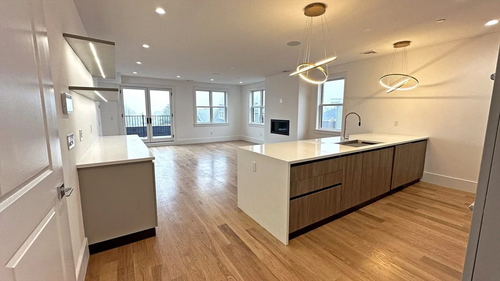 3 bed, 3.5 bath apartment for rent at 726 East 8th St Unit 3, South Boston — photo 1 of 24