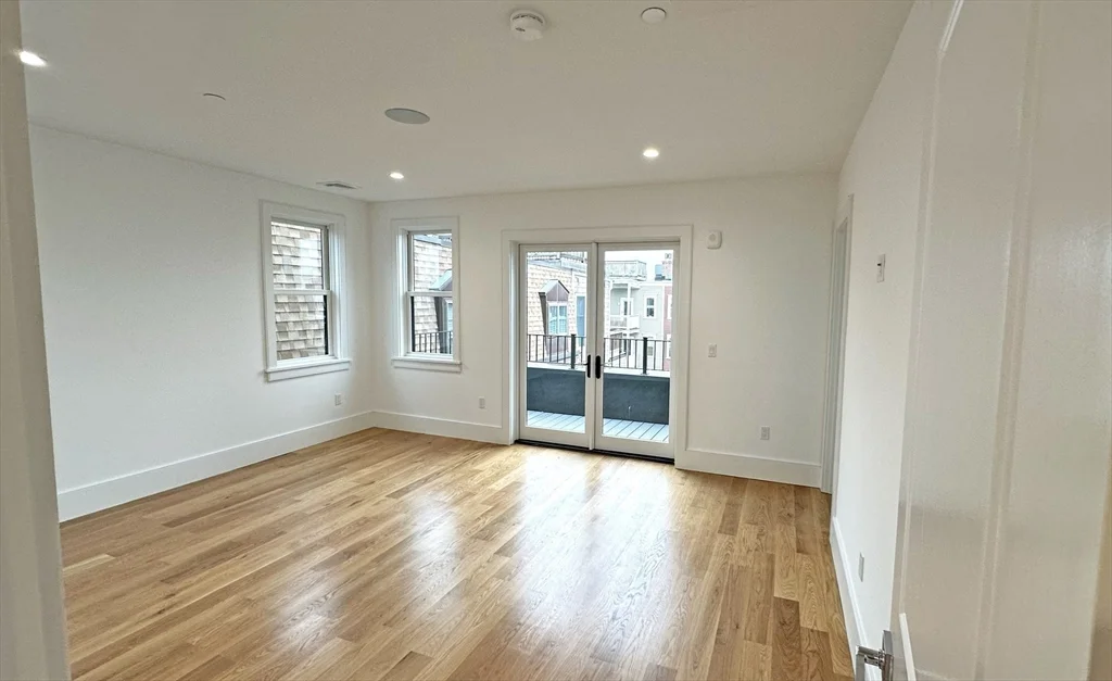 3 bed, 3.5 bath apartment for rent at 726 East 8th St Unit 3, South Boston — photo 12 of 24