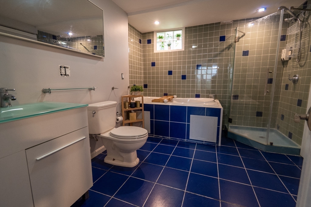 1 bed, 1 bath apartment for rent at 726 Metropolitan Ave Unit 4, Hyde Park — photo 7 of 18