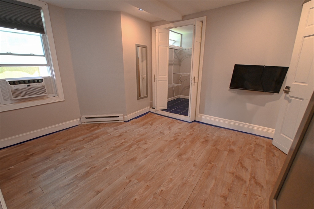 1 bed, 1 bath apartment for rent at 726 Metropolitan Ave Unit 4, Hyde Park — photo 11 of 18