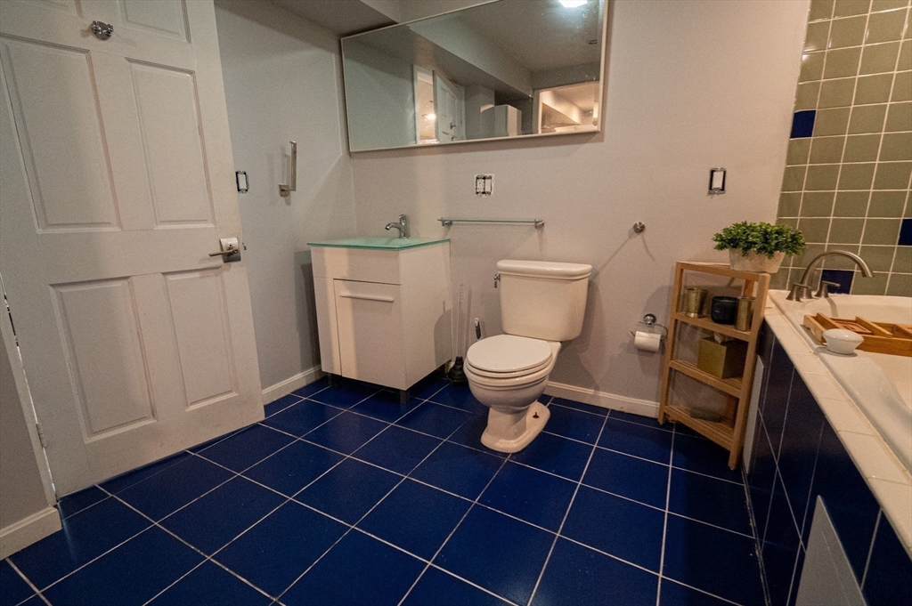 1 bed, 1 bath apartment for rent at 726 Metropolitan Ave Unit 4, Hyde Park — photo 9 of 18