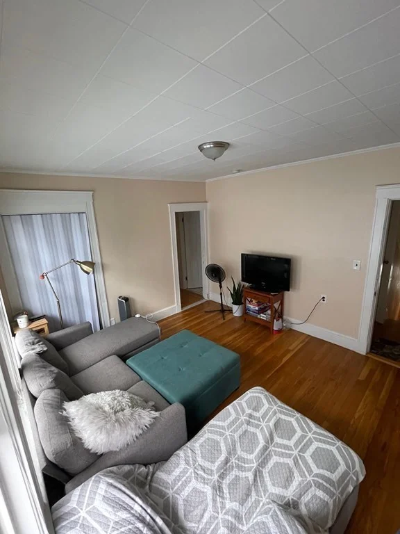 5 bed, 2 bath apartment for rent at 727 Bennington St Unit 2, East Boston — photo 3 of 21