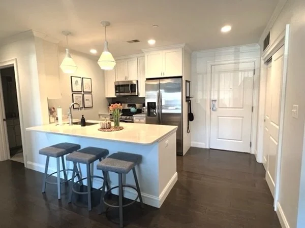 2 bed, 2 bath apartment for rent at 728 East Broadway Unit 203, South Boston — photo 1 of 10