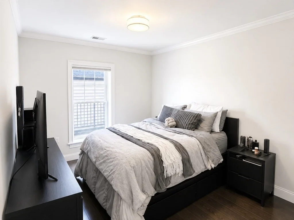 1 bed, 1 bath apartment for rent at 728 East Broadway Unit 205, South Boston — photo 2 of 6