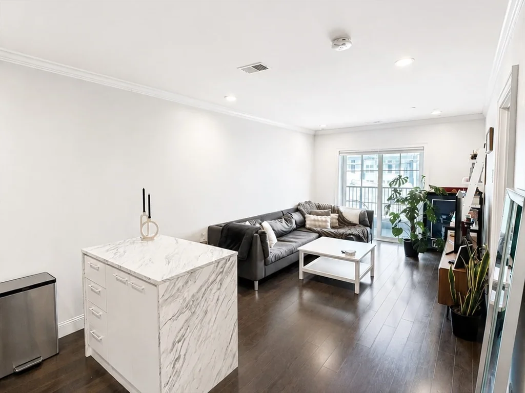 1 bed, 1 bath apartment for rent at 728 East Broadway Unit 205, South Boston — photo 5 of 6