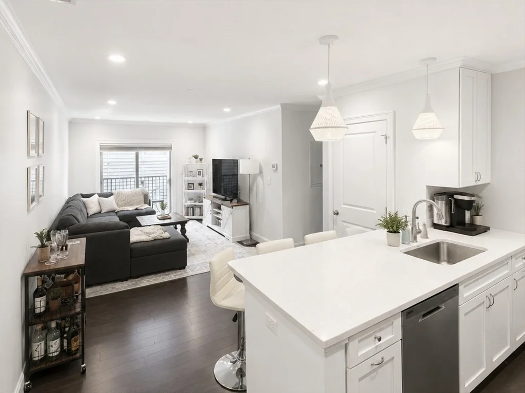 2 bed, 2 bath apartment for rent at 728 East Broadway Unit 206, South Boston — photo 1 of 6