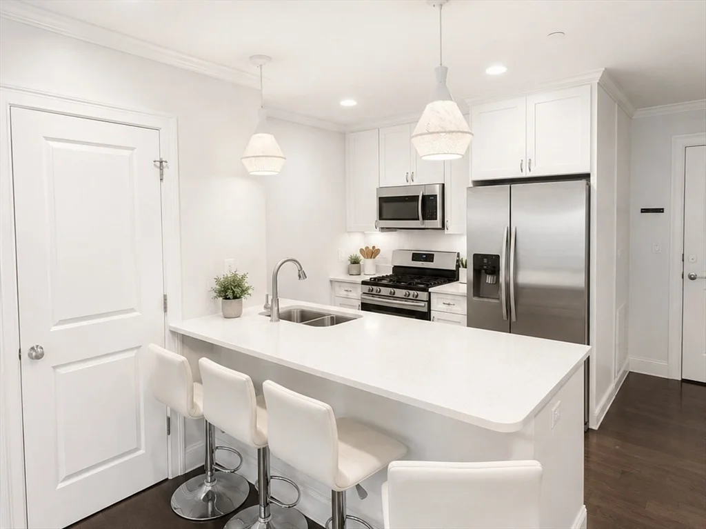 2 bed, 2 bath apartment for rent at 728 East Broadway Unit 206, South Boston — photo 2 of 6