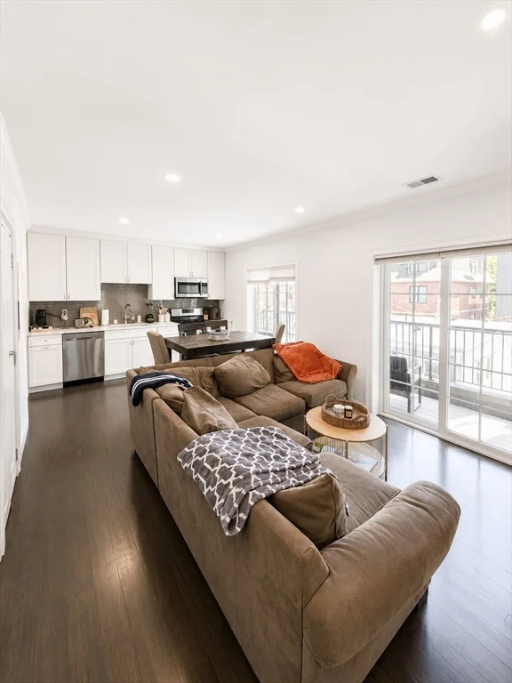 2 bed, 2 bath apartment for rent at 728 East Broadway Unit 207, South Boston — photo 2 of 7