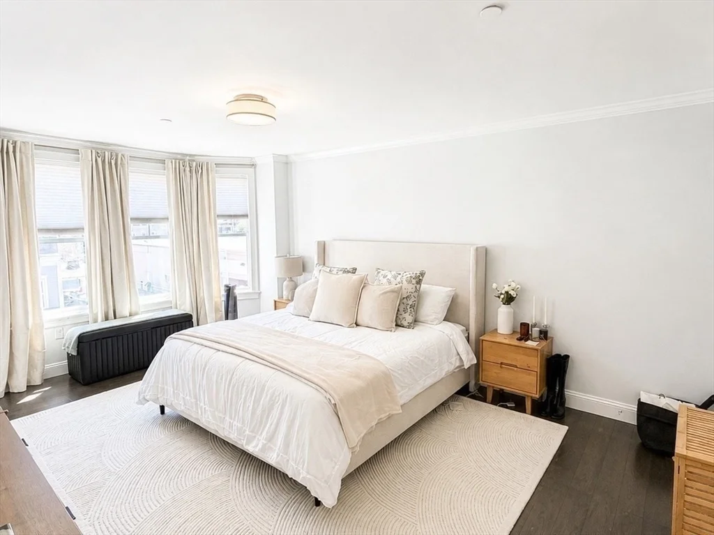 2 bed, 2 bath apartment for rent at 728 East Broadway Unit 301, South Boston — photo 4 of 5