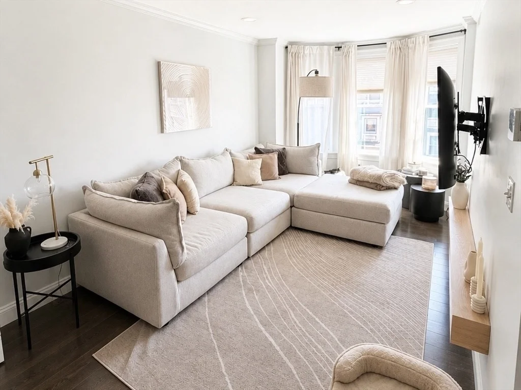 2 bed, 2 bath apartment for rent at 728 East Broadway Unit 301, South Boston — photo 1 of 5