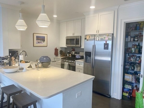 2 bed, 2 bath apartment for rent at 728 East Broadway Unit 303, South Boston — photo 2 of 15