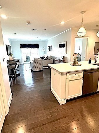 2 bed, 2 bath apartment for rent at 728 East Broadway Unit 303, South Boston — photo 3 of 15