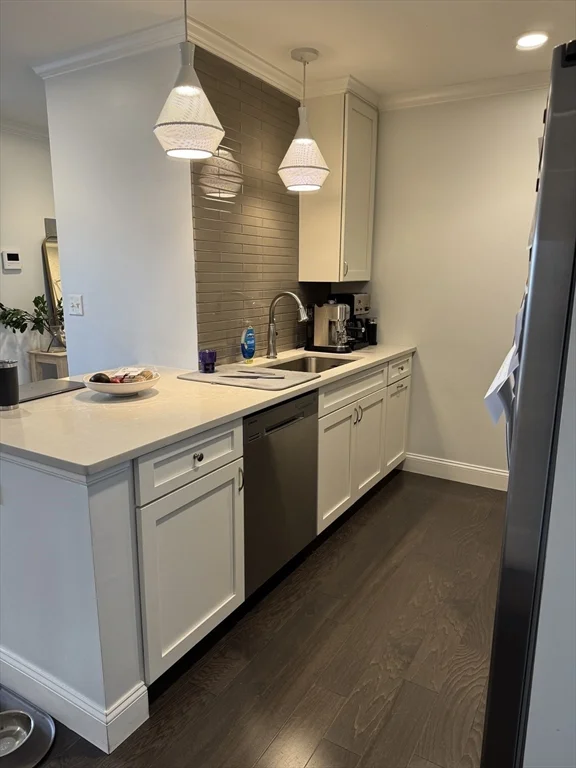 2 bed, 2 bath apartment for rent at 728 East Broadway Unit 306, South Boston — photo 2 of 10